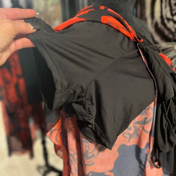 ❤️🖤NWOT-SEXY BLACK WITH RED ROSES DRESS WITH OPEN SIDES SZ M ❤️🖤 - Picture 9 of 9